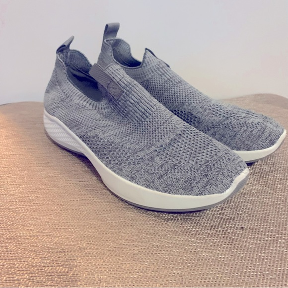 Tommy Bahama Grey Slip on Shoes - Picture 2 of 10